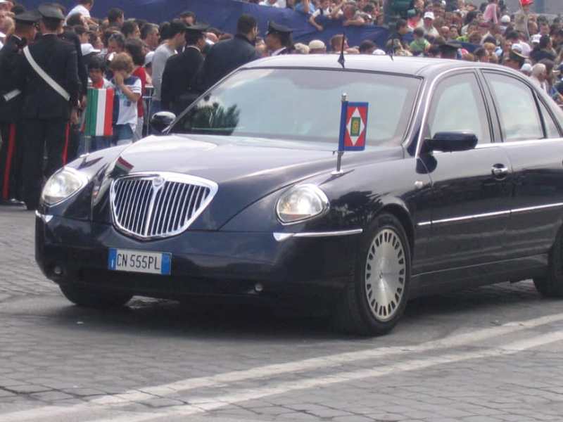 19-italia-lancia-thesis