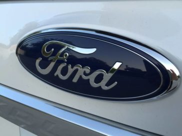 2016-ford-explorer-platinum-logo-3