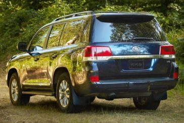 2016-toyota-land-cruiser-2