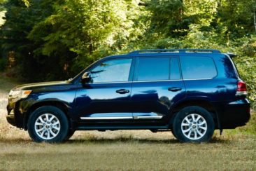 2016-toyota-land-cruiser-3