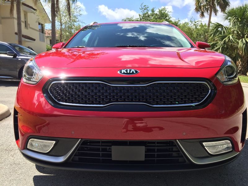 2017-kia-niro-touring