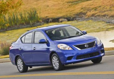 2017 nissan versa sedan