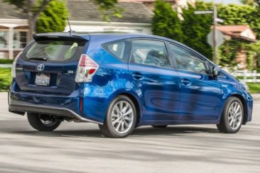 2017 toyota prius v wagon