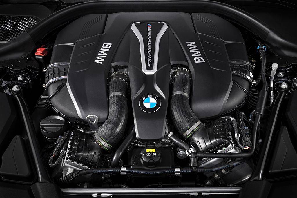 BMW M550i xDrive Sedan