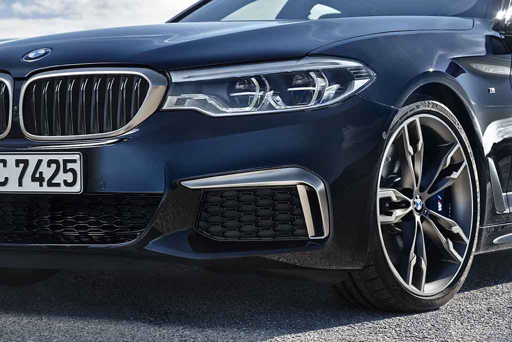 BMW M550i xDrive Sedan