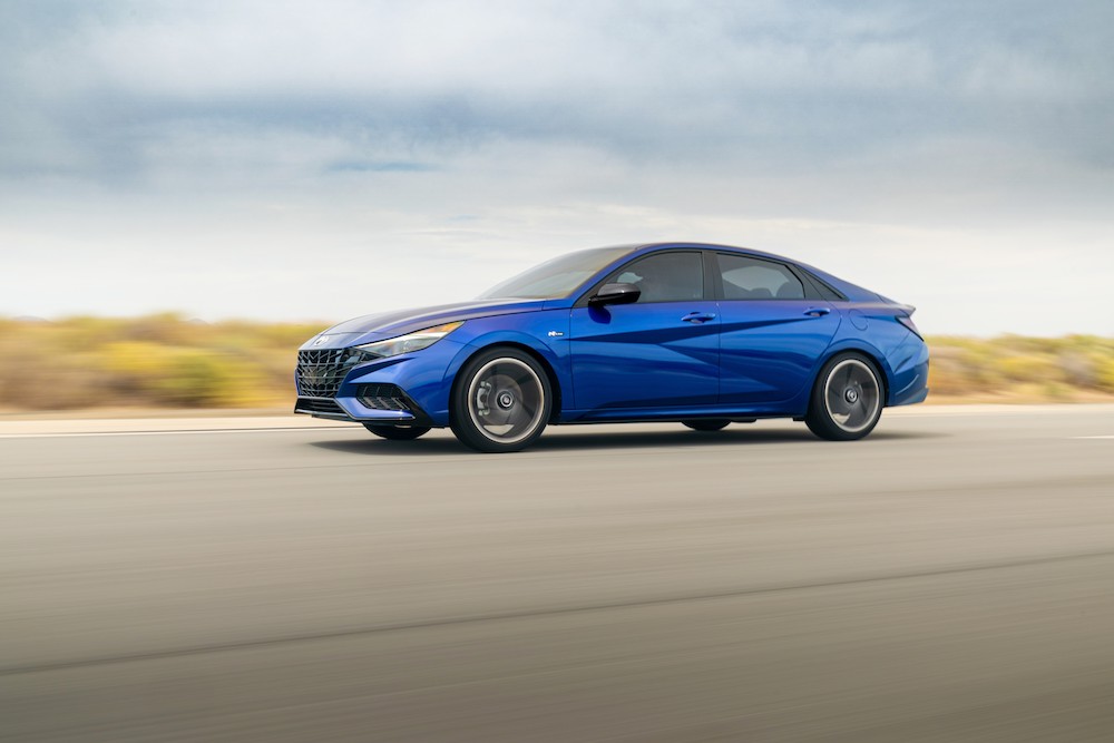 2022-elantra-01