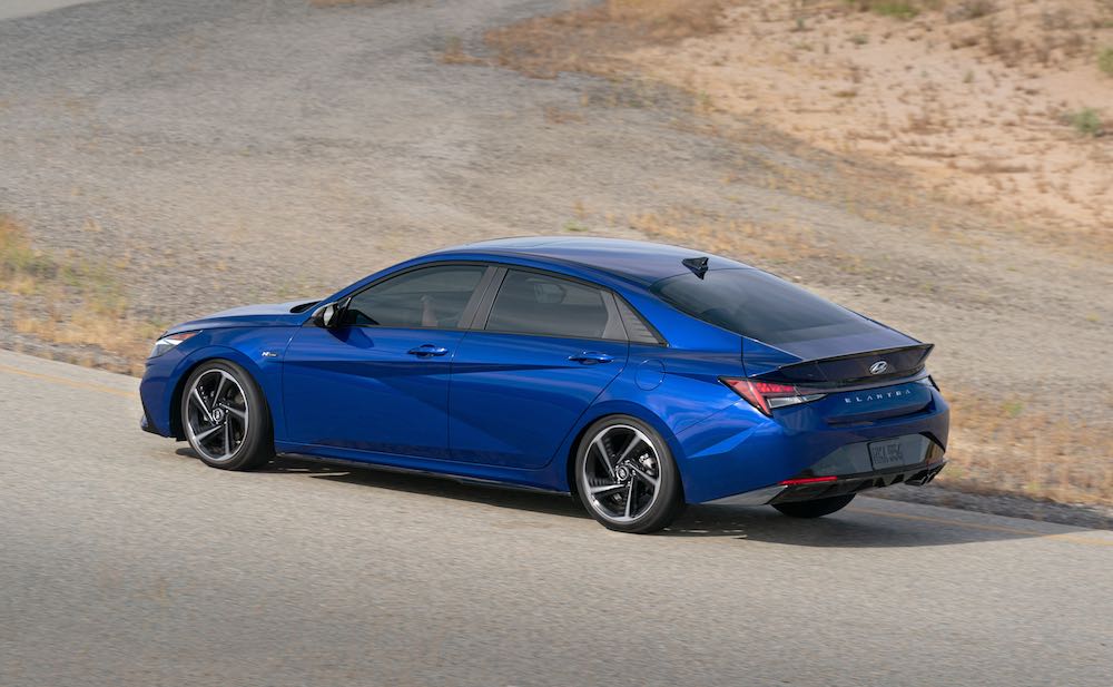 2022-elantra-02