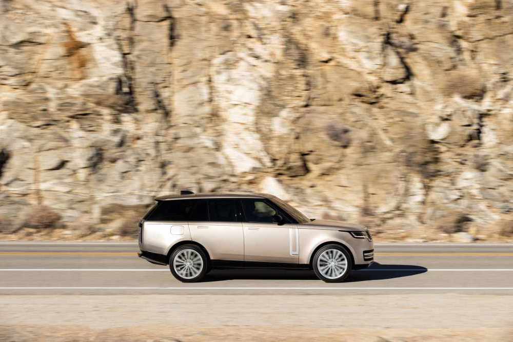 2022-range-rover-sv-01