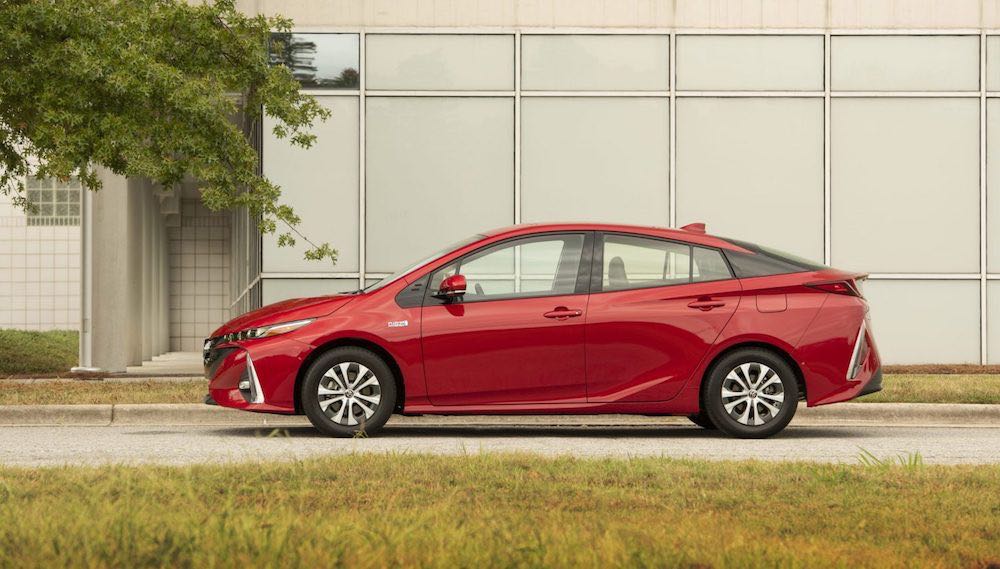 2022-toyota-prius-02