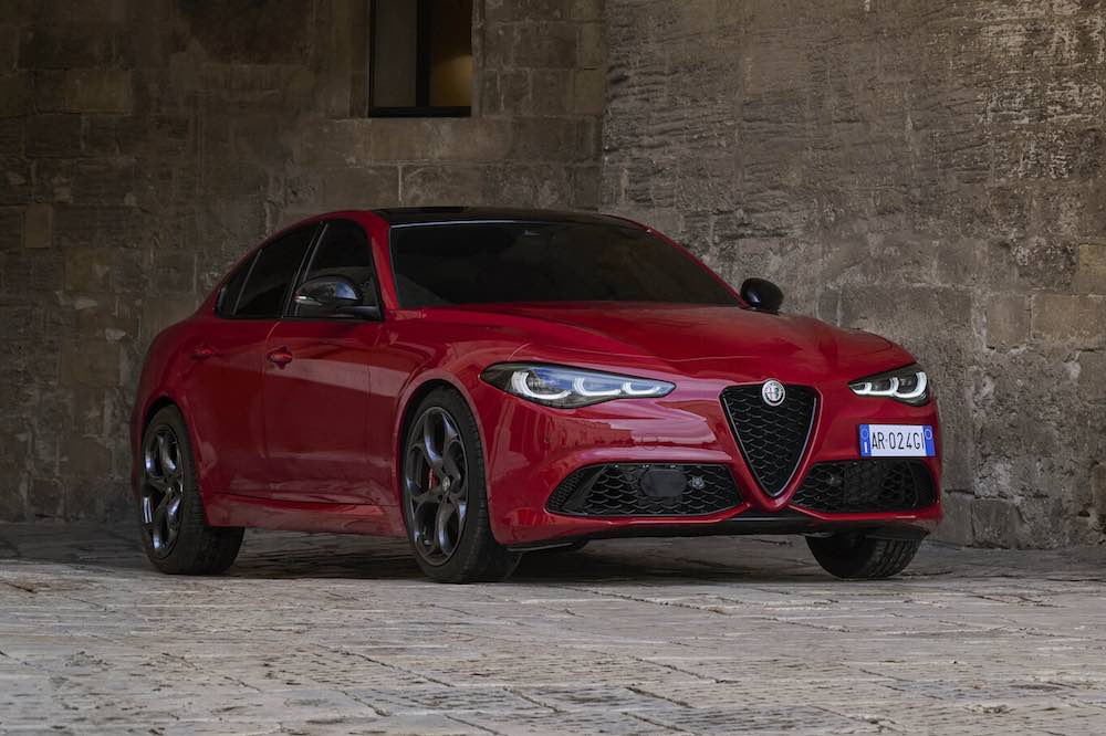 2023-alfa-romeo-giulia-01