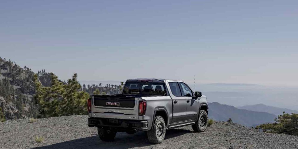 El papá de los tomates de camionetas, la más poderosa y primera GMC Sierra 1500 AT4X con 420 caballos de fuerza y motor V8 para todoterreno
