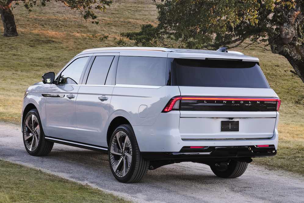 2025-lincoln-navigator-003