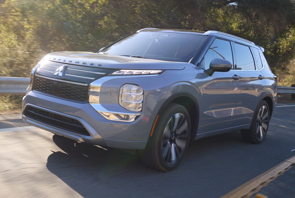 2025-mitsubishi-outlander-001