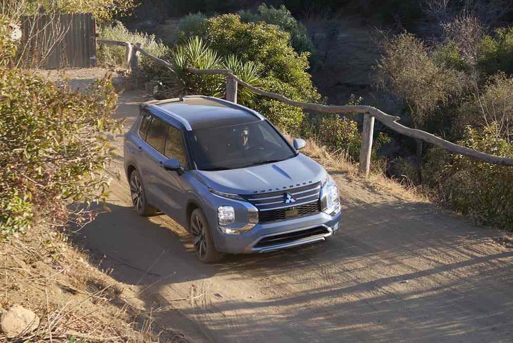 2025-mitsubishi-outlander-003