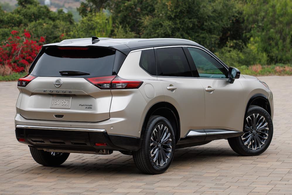 2025-nissan-rogue-platinum-003