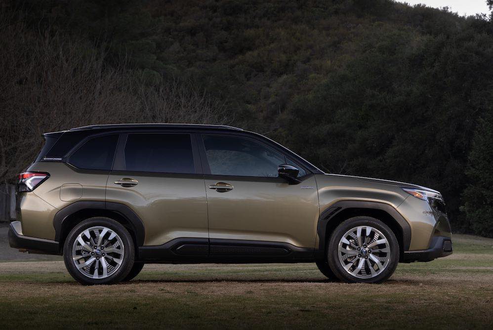 2025-subaru-forester-hybrid-002