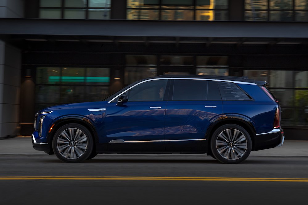 2026-cadillac-vistiq-002