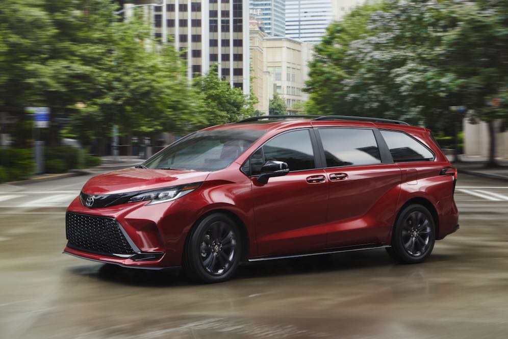 2026-toyota-Sienna-0003