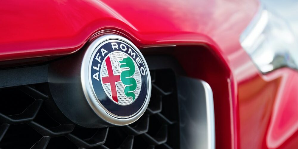 Alfa Romeo Stelvio Quadrifoglio el SUV de carreras italiano produce 505 caballos de fuerza con su motor V6
