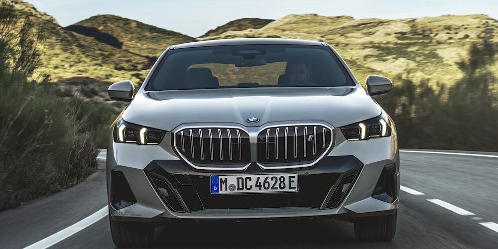 BMW 550e xDrive Sedan 2026: una mirada técnica a su comportamiento en situaciones reales