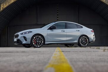 BMW M235 xDrive Gran Coupe 2026 visto de perfil