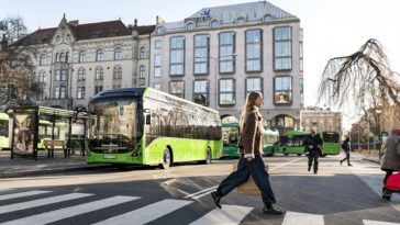 Tourist bus tour