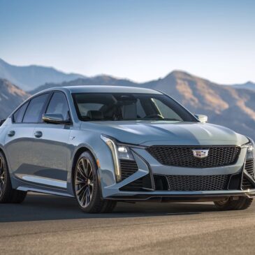 cadillac CT5 V Blackwing 2026 en vista tres cuartos frontal
