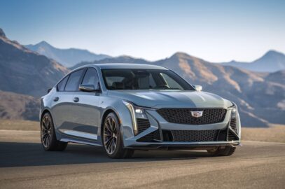 cadillac CT5 V Blackwing 2026 en vista tres cuartos frontal