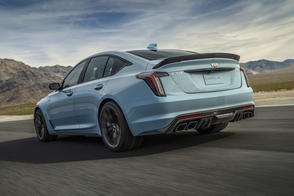 Cadillac CT5 V Blackwing 2026 en vista tres cuartos trasera