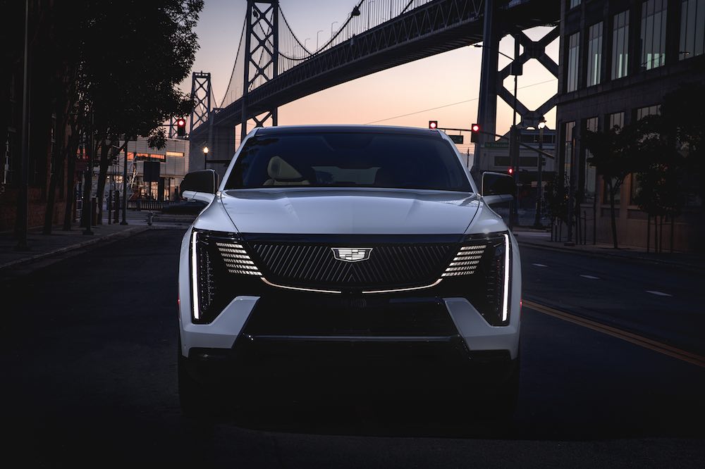 Cadillac Escalade IQ Premium Luxury 2026 en vista frontak
