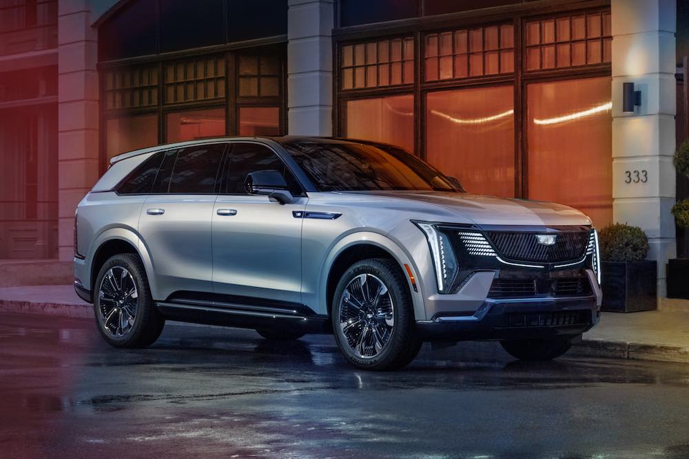 Cdillac Escalade IQ Premium Luxury 2026 en vista tres cuartos delantera
