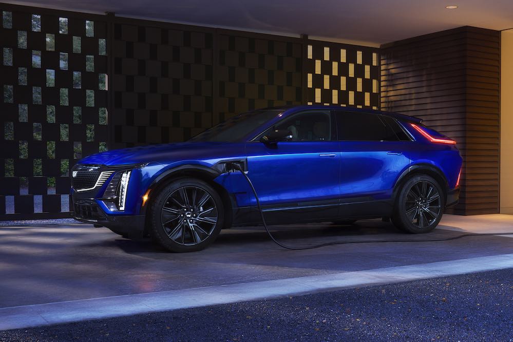 Side profile view of the Cadillac LYRIQ V 