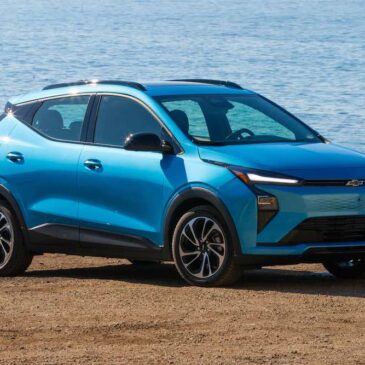 Chevrolet Bolt 2027 en vista tres cuartos frontal mostrando diseño exterior