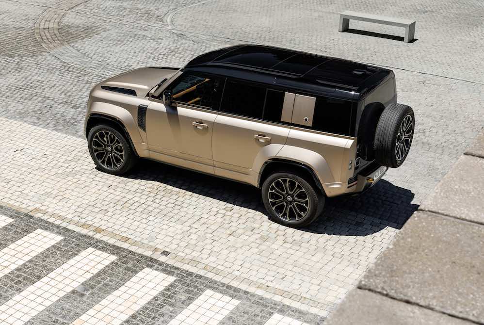 Vista aerea del Defender 110 OCTA 2026 mostrando el techo y diseño exterior