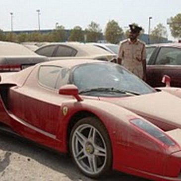 ferrari abandonada