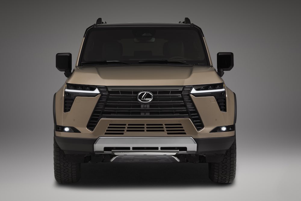 lexus-gx-550-overtrail-2025-front-view