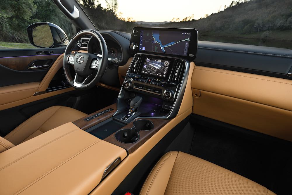 Cabina interior del Lexus LX 700h Overtrail 2026