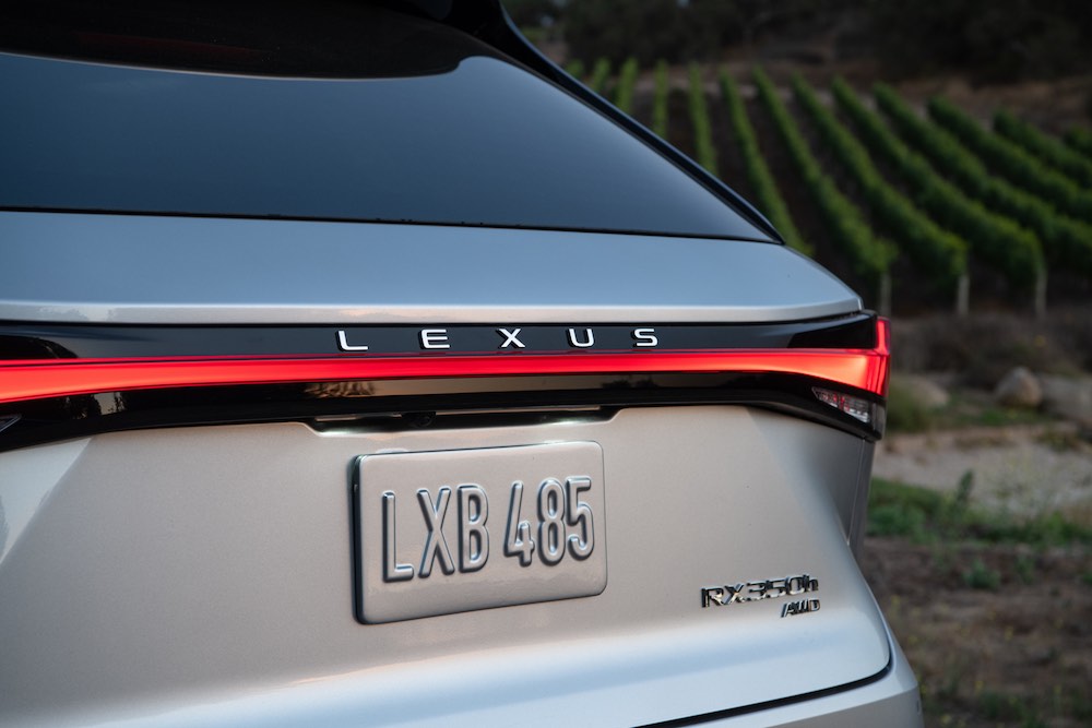 lexus-rx-350h-awd-2026-rear-badge.