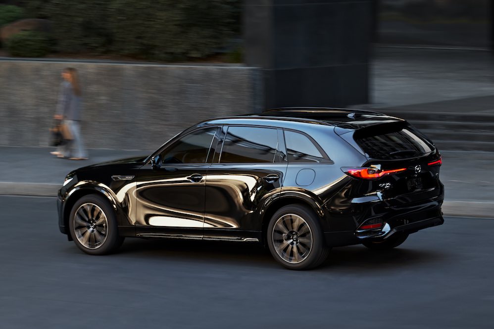 mazda-cx-70-turbo-s-premium-plus-2026-rear-three-quarter-view