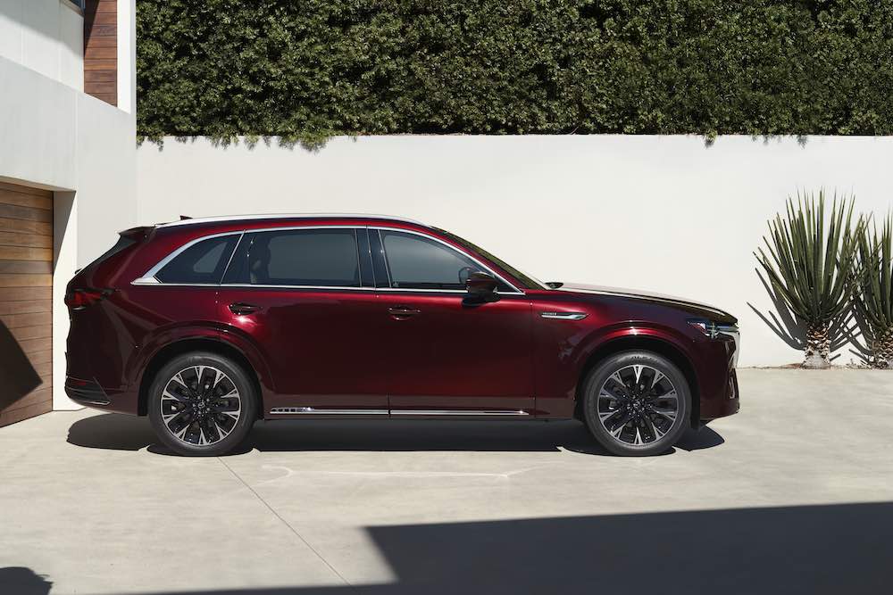 Mazda CX-90 PHEV Premium Plus visto de perfil