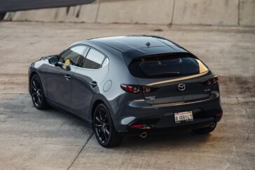 Mazda3 Sedan Turbo Premium Plus 2026 en vista aerea