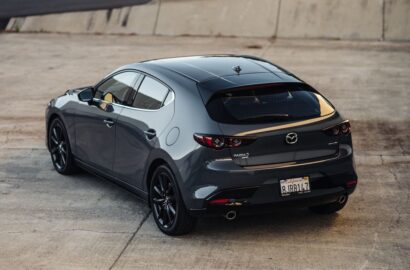 Mazda3 Sedan Turbo Premium Plus 2026 en vista aerea