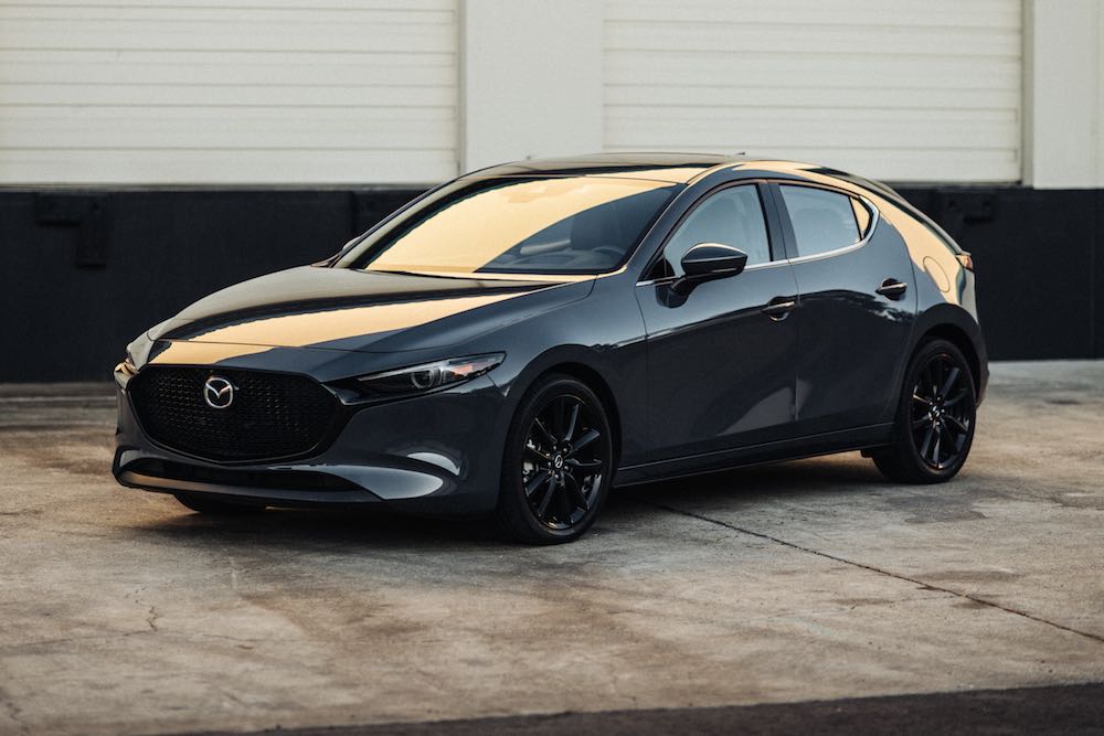 Mazda3 Sedan Turbo Premium Plus 2026 en vista tres cuartos frontal