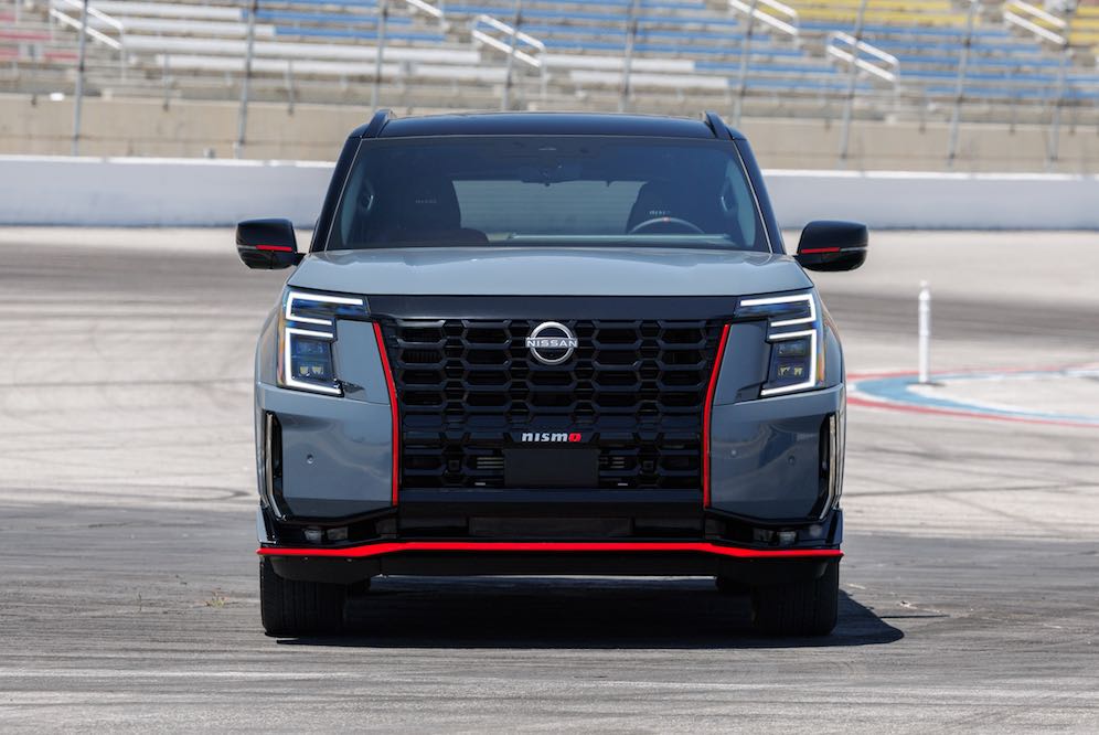 Nissan Armada NISMO 2026 en vista frontal