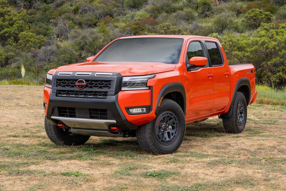 Nissan Frontier PRO-4X 2026 en vista tres cuartos frontal