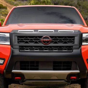 Nissan Frontier PRO-4X 2026 visto de frente