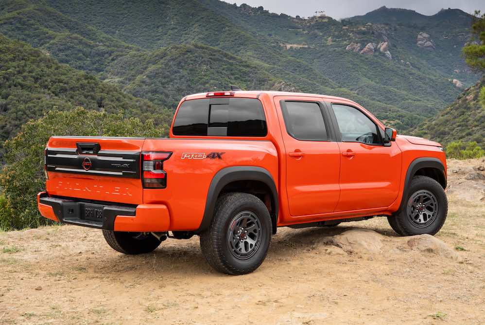 nissan-frontier-pro-4x-2026-rear-three-quarter-view