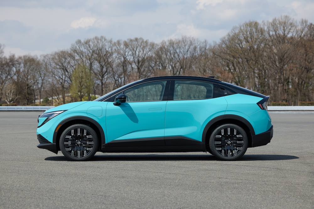 nissan-leaf-2026-side-profile