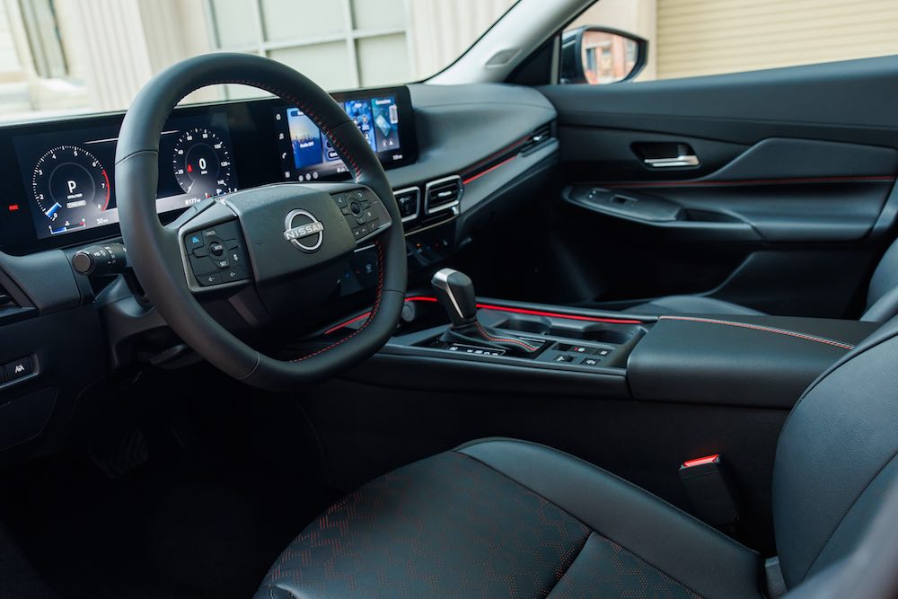 Cabina interior del Nissan Sentra SR 2026