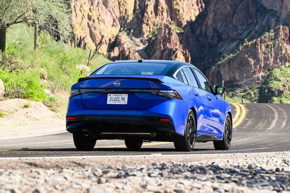 Nissan Sentra SR 2026 en vista tresera